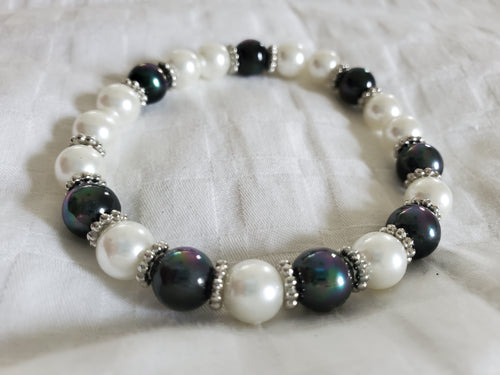 Pearl Strand Bracelet (Black and White)