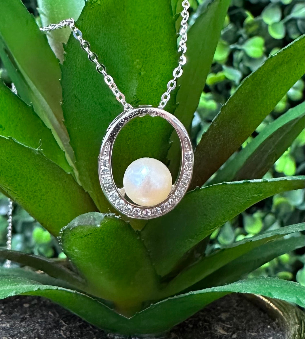 Sparkling Embrace PRESET pendant