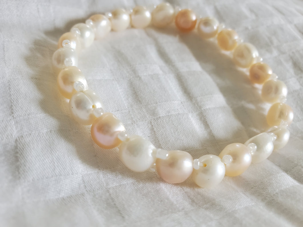 Pearl Strand Bracelet (Classic Pink/Peach)