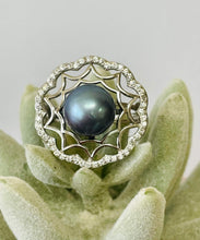Load image into Gallery viewer, Captured Ring (Edison/Tahitian)